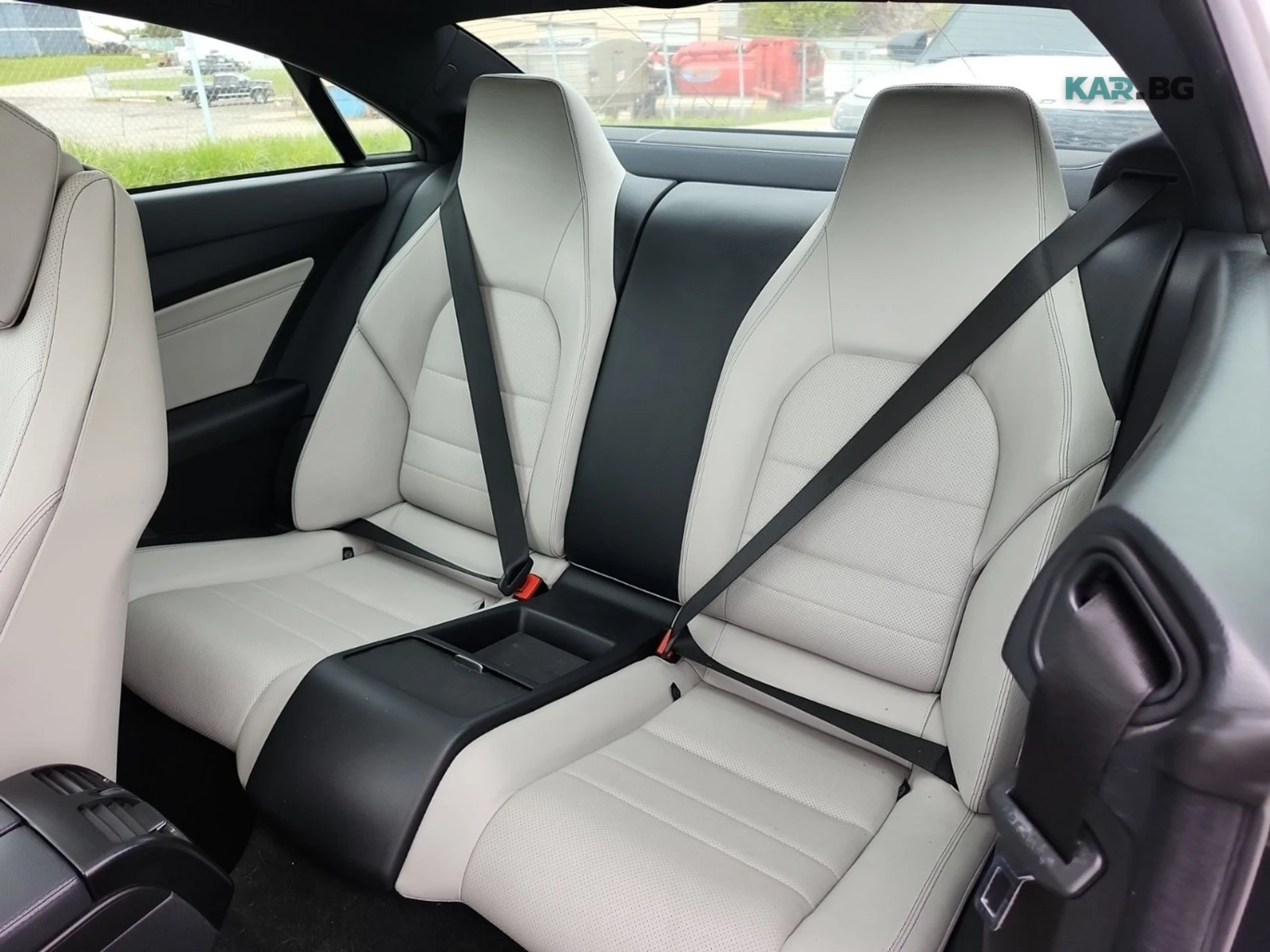 Mercedes-Benz E 400 4matic * AвтоКредит* (ЦЕНА ДО БГ), снимка 15 - Автомобили и джипове - 54765543