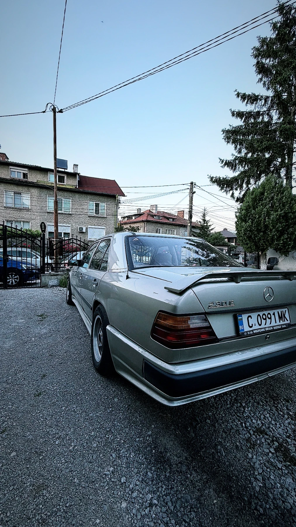Mercedes-Benz 124 230Е, снимка 7 - Автомобили и джипове - 54839940