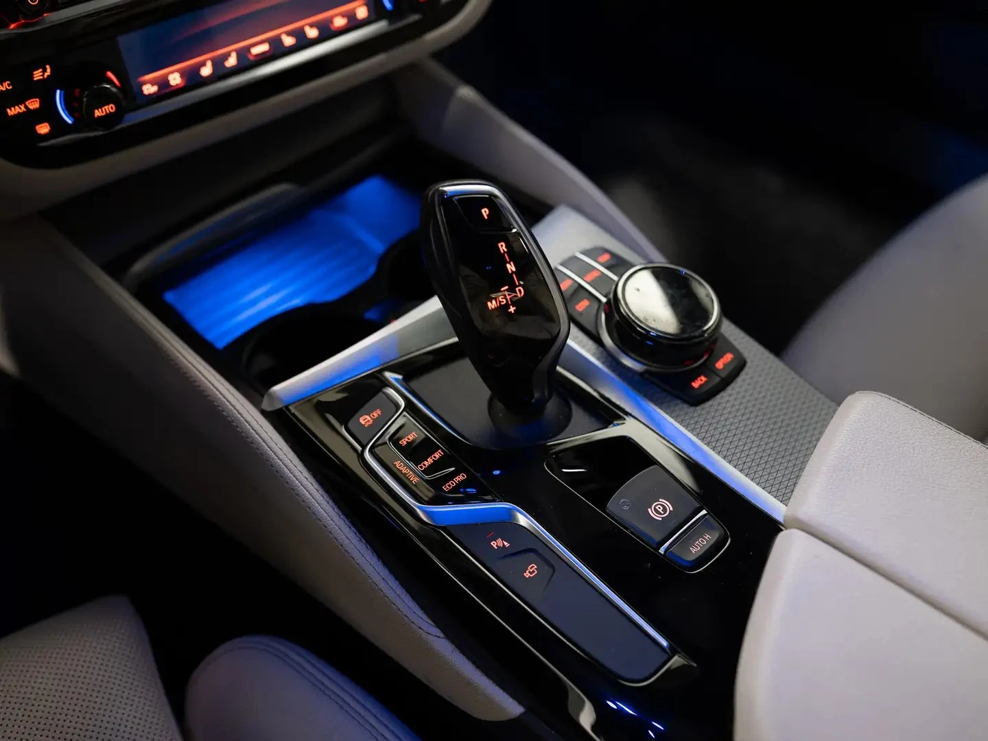 BMW 550 M550i * AвтоКредит * (ЦЕНА ДО БГ), снимка 11 - Автомобили и джипове - 54897087