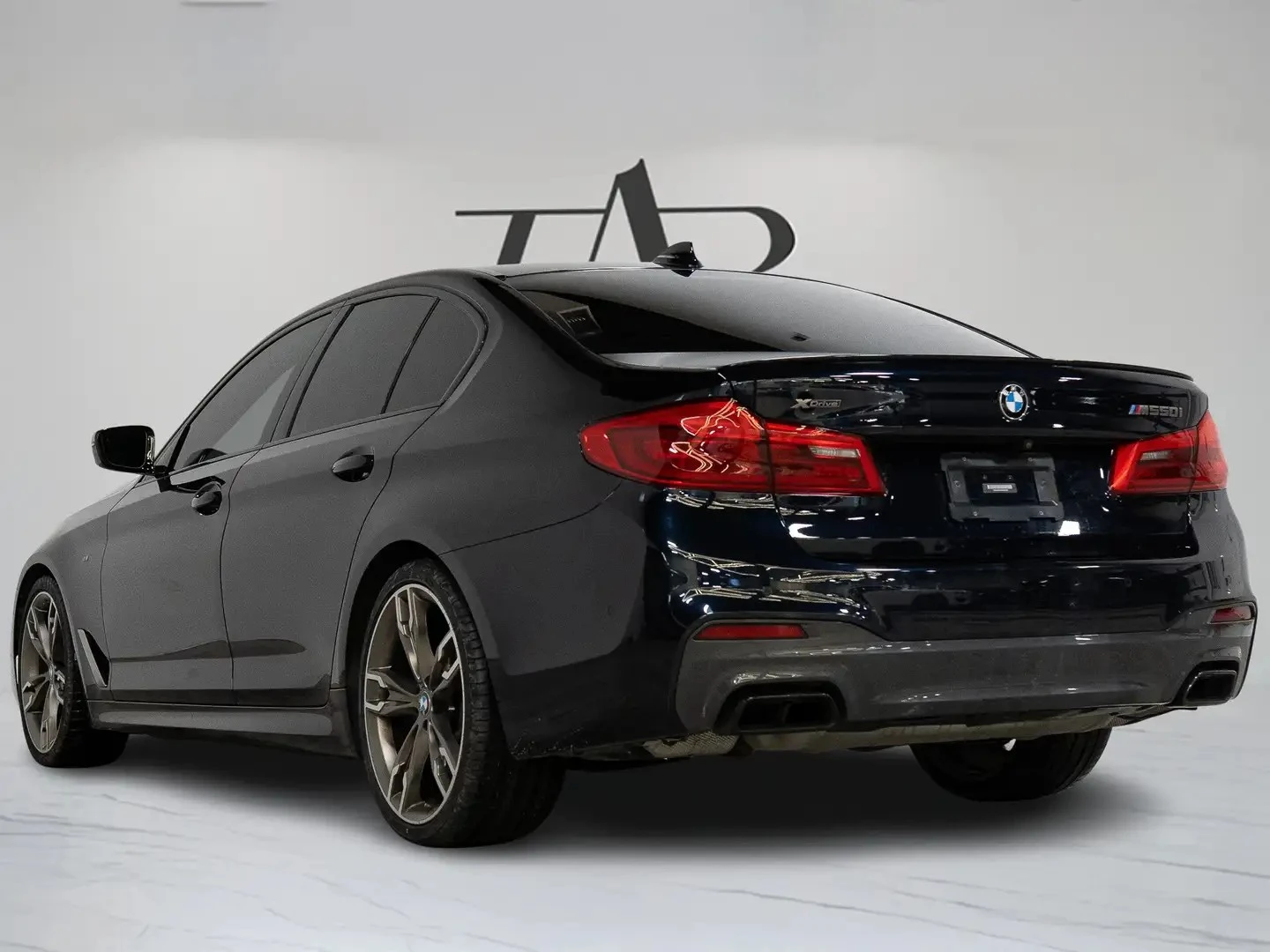 BMW 550 M550i * AвтоКредит * (ЦЕНА ДО БГ), снимка 3 - Автомобили и джипове - 54897087