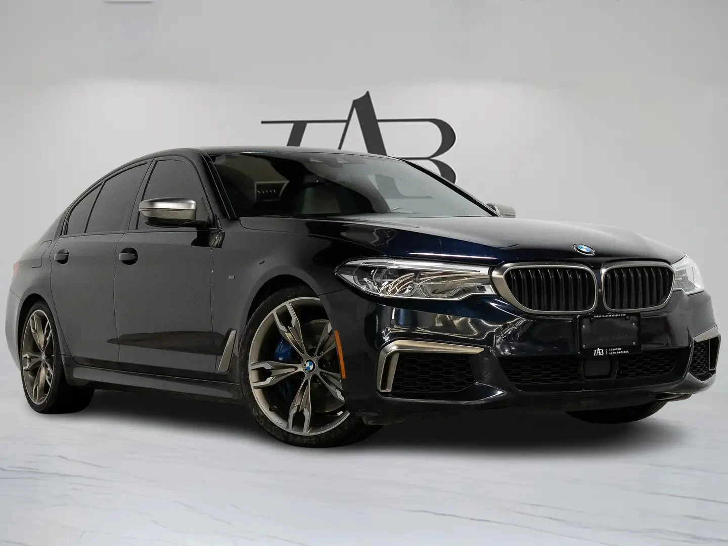 BMW 550 M550i * AвтоКредит * (ЦЕНА ДО БГ), снимка 2 - Автомобили и джипове - 54897087