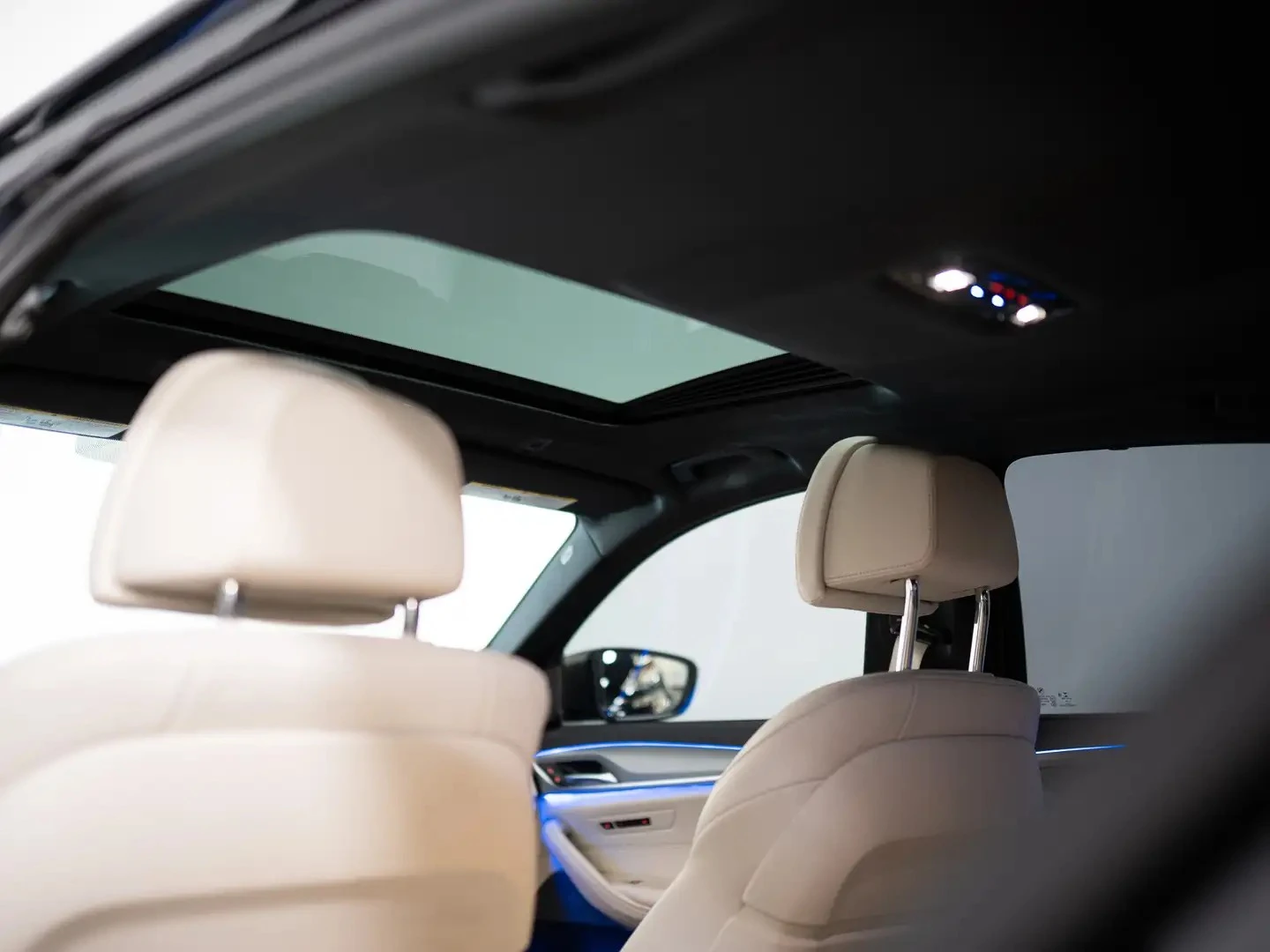 BMW 550 M550i * AвтоКредит * (ЦЕНА ДО БГ), снимка 17 - Автомобили и джипове - 54897087