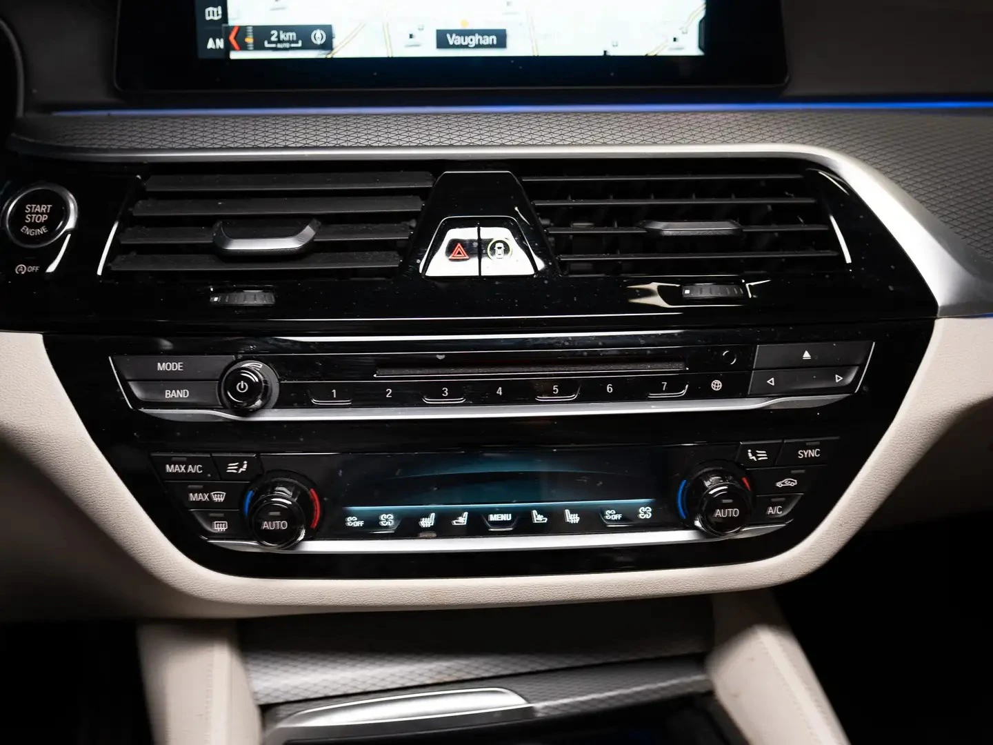BMW 550 M550i * AвтоКредит * (ЦЕНА ДО БГ), снимка 10 - Автомобили и джипове - 54897087
