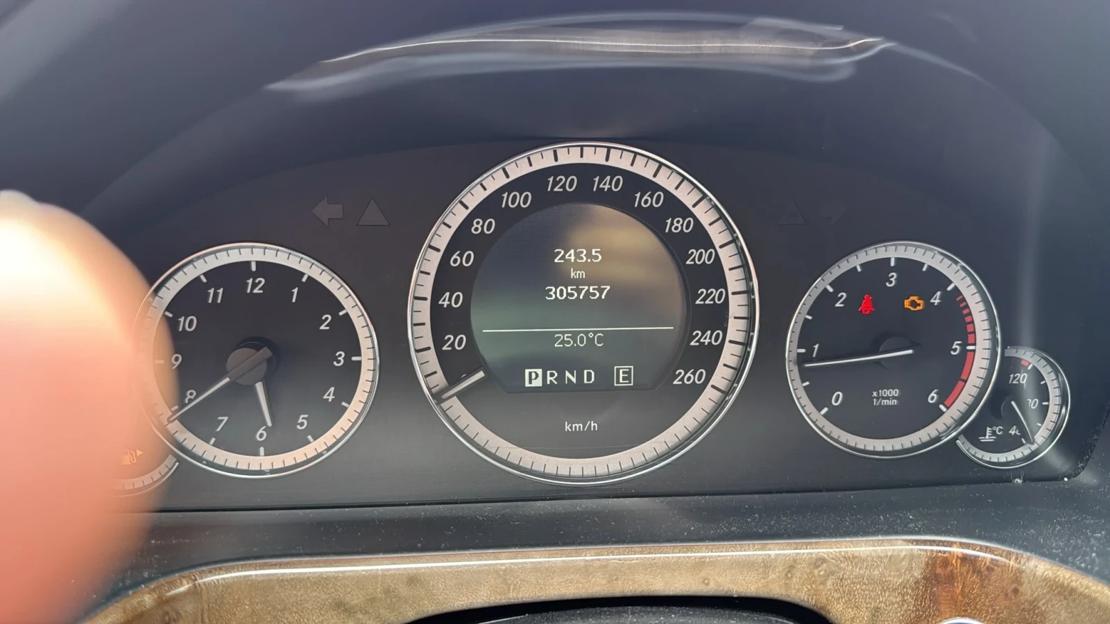 Mercedes-Benz E 220, снимка 13 - Автомобили и джипове - 55106032