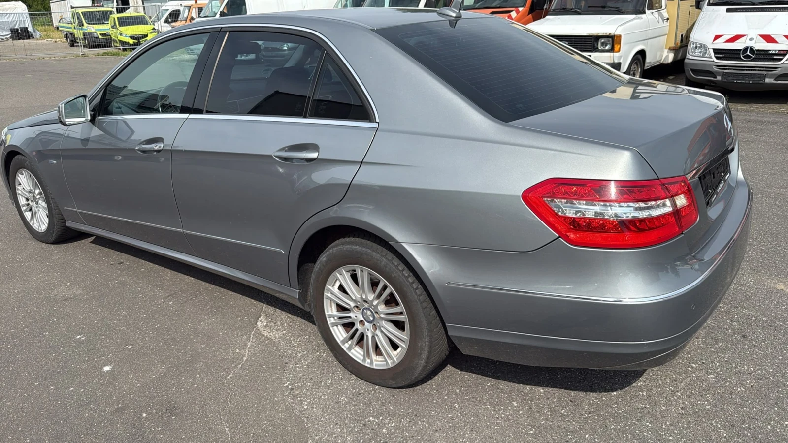 Mercedes-Benz E 220, снимка 7 - Автомобили и джипове - 55106032