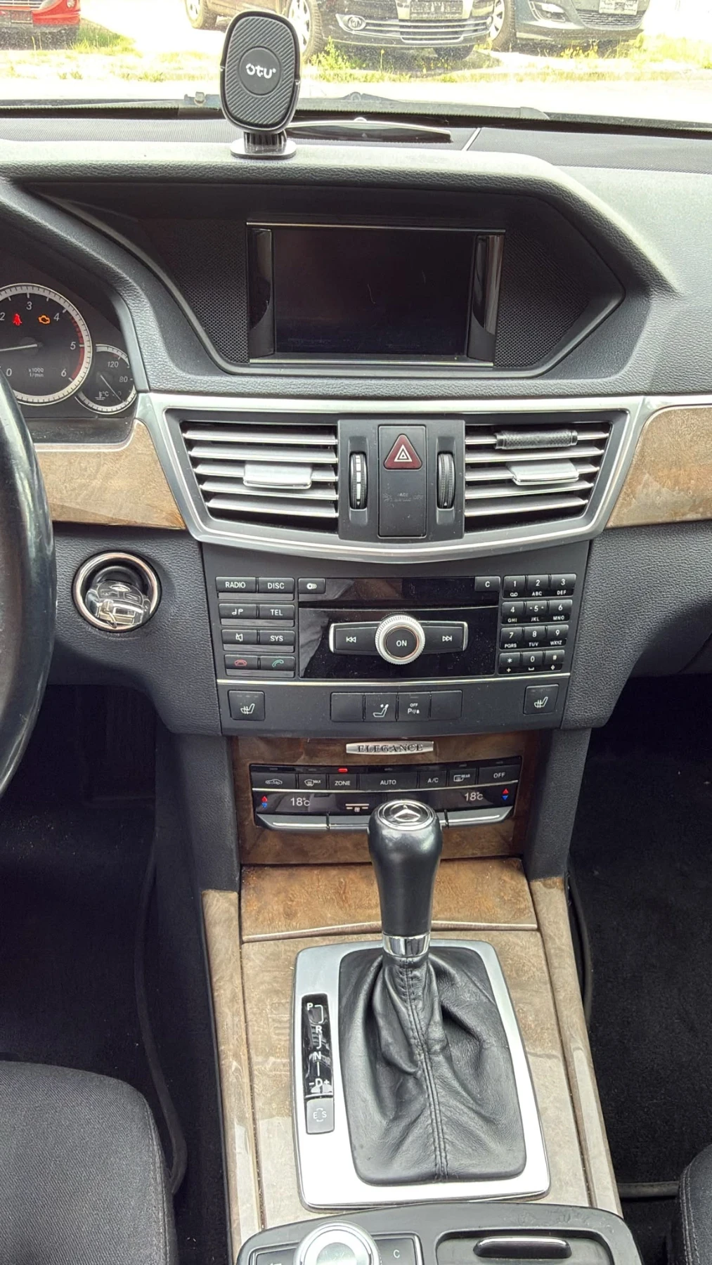 Mercedes-Benz E 220, снимка 10 - Автомобили и джипове - 55106032