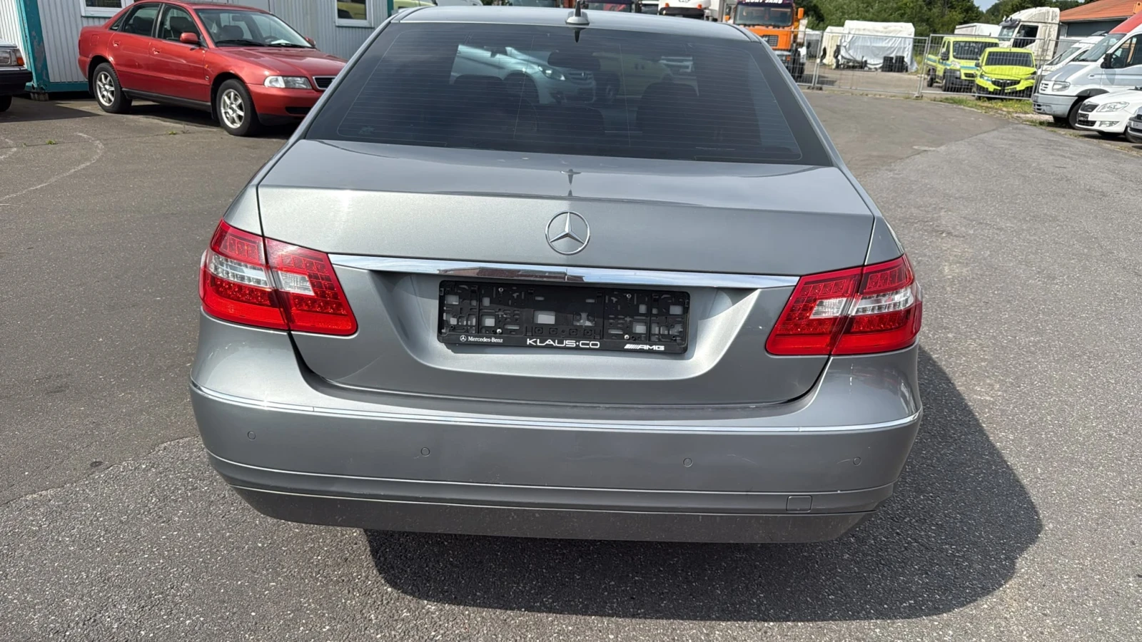 Mercedes-Benz E 220, снимка 5 - Автомобили и джипове - 55106032