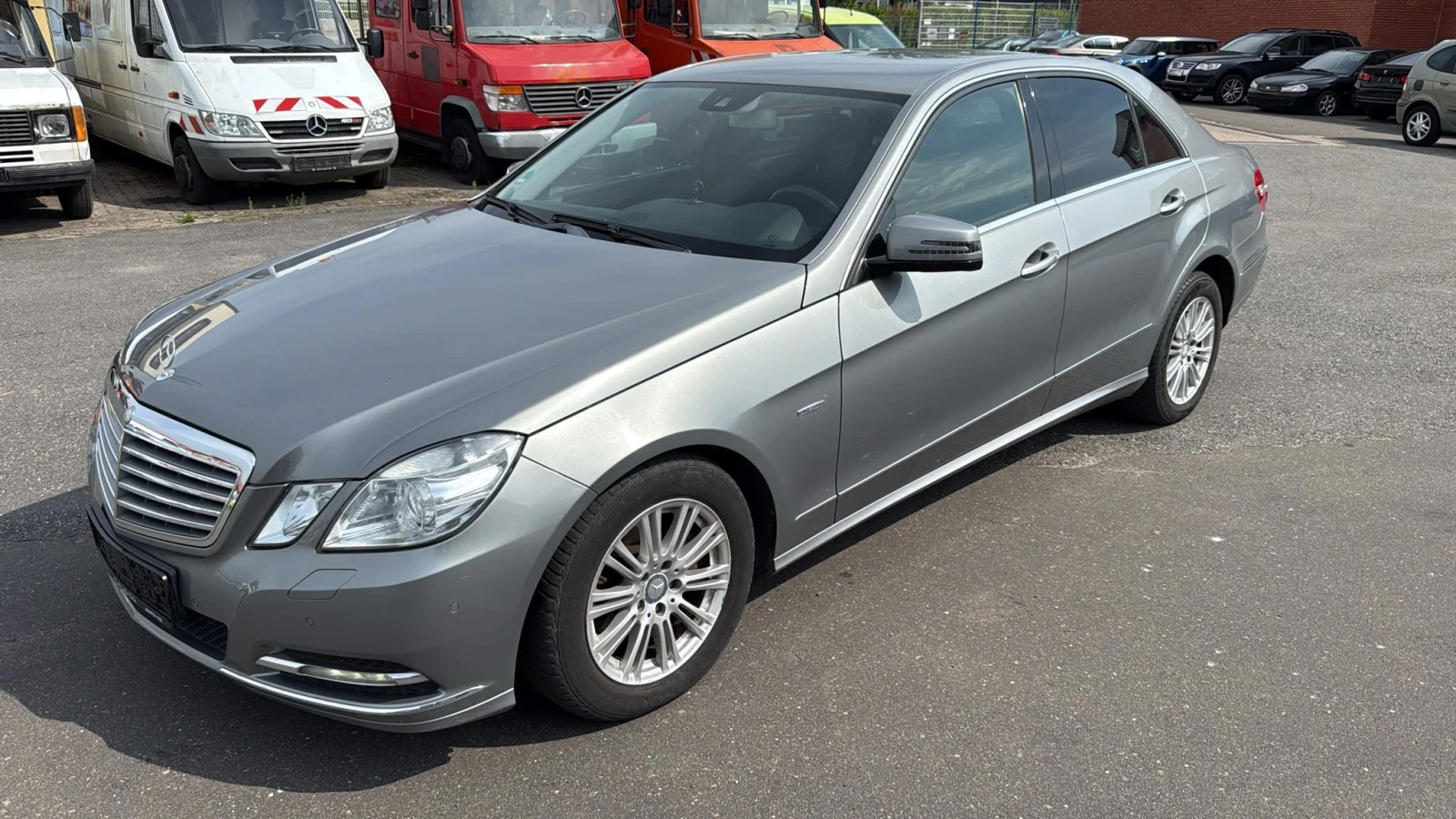 Mercedes-Benz E 220, снимка 2 - Автомобили и джипове - 55106032