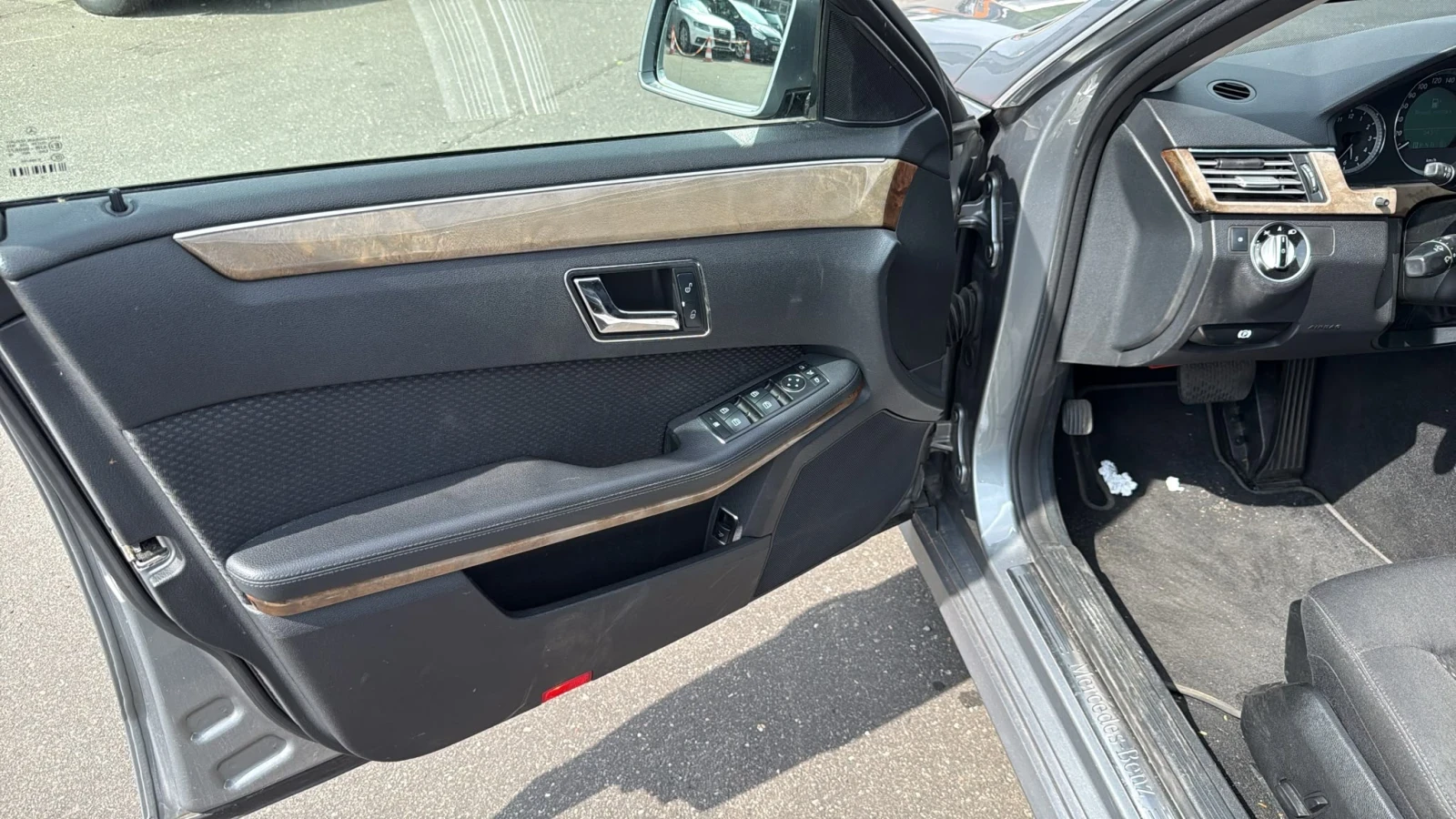 Mercedes-Benz E 220, снимка 6 - Автомобили и джипове - 55106032