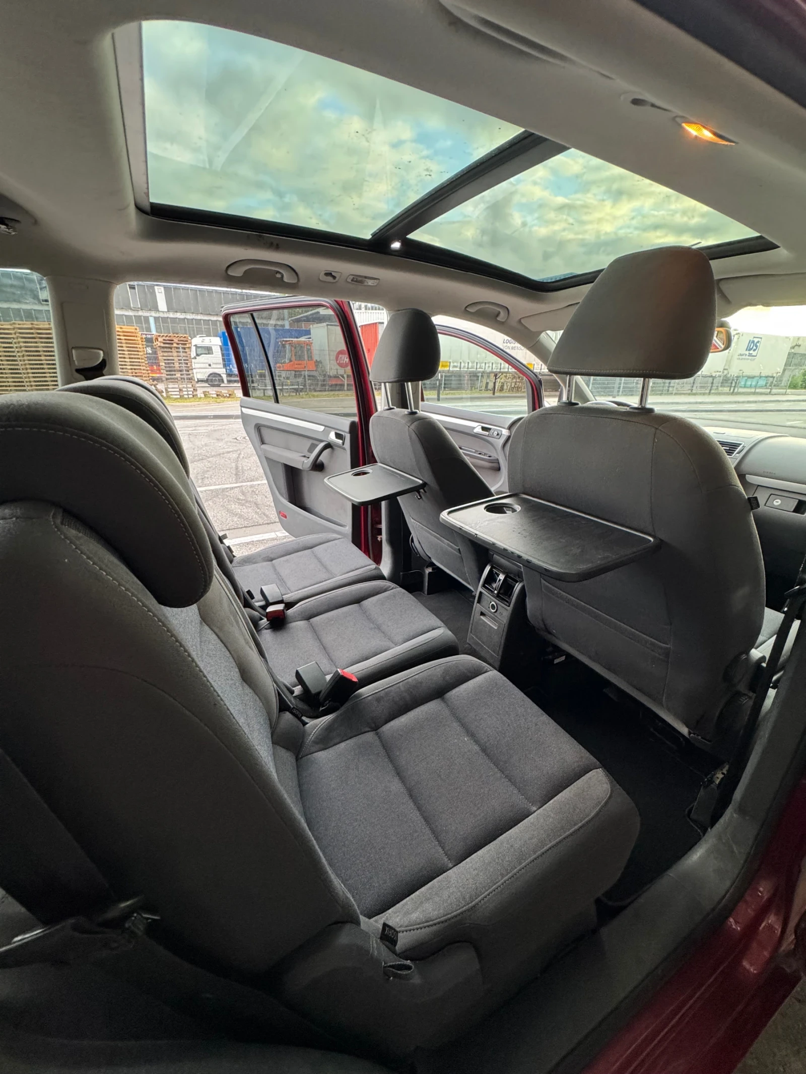 VW Touran, снимка 11 - Автомобили и джипове - 55271796