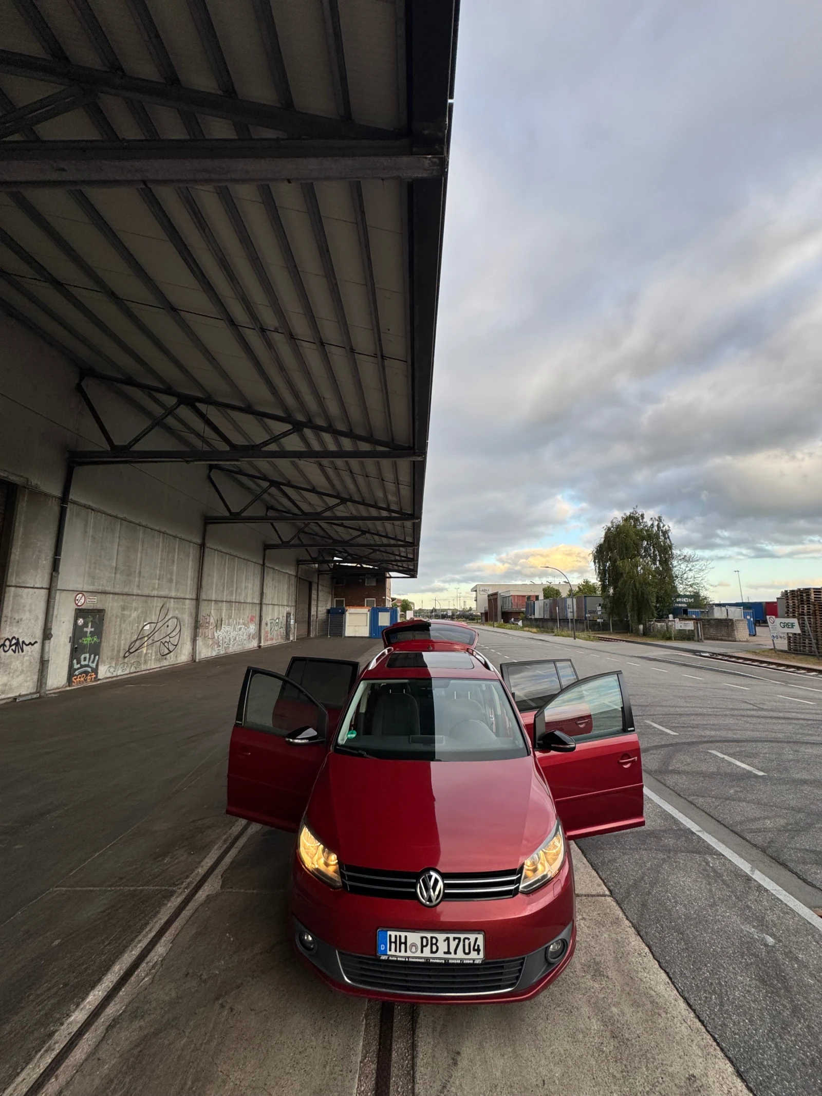 VW Touran, снимка 6 - Автомобили и джипове - 55271796