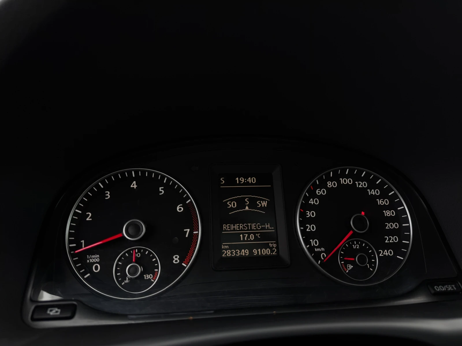 VW Touran, снимка 16 - Автомобили и джипове - 55271796