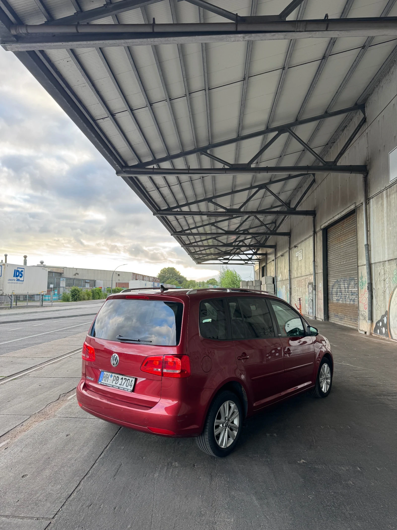 VW Touran, снимка 4 - Автомобили и джипове - 55271796