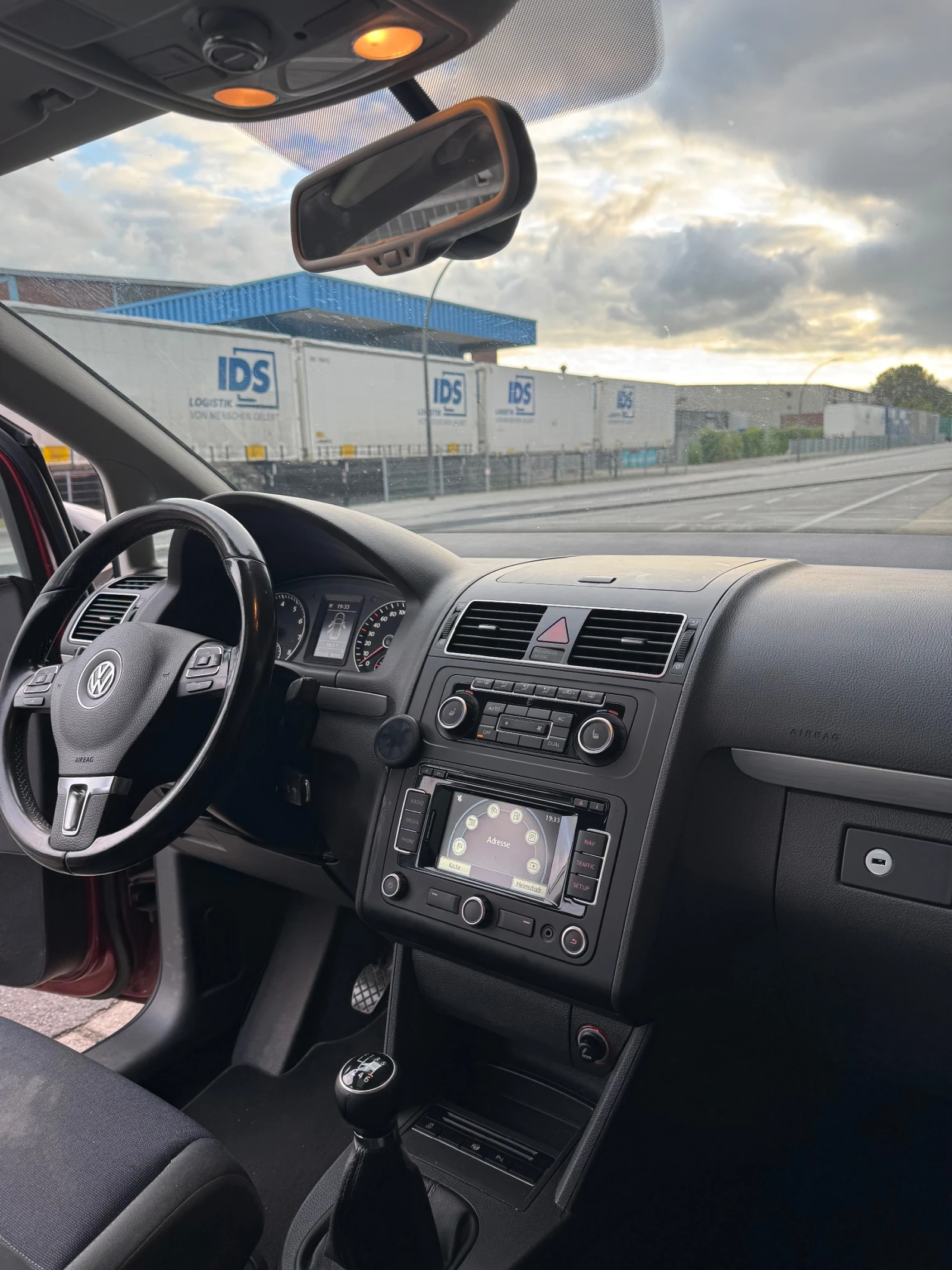 VW Touran, снимка 9 - Автомобили и джипове - 55271796