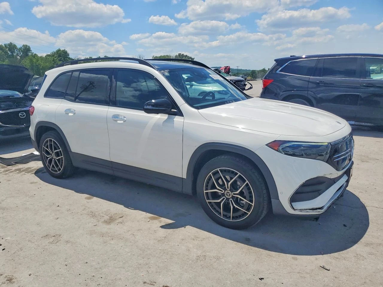 Mercedes-Benz EQB 300* 4MATIC* AMG-LINE* ПОДГРЕВ* 360* , снимка 2 - Автомобили и джипове - 55529787