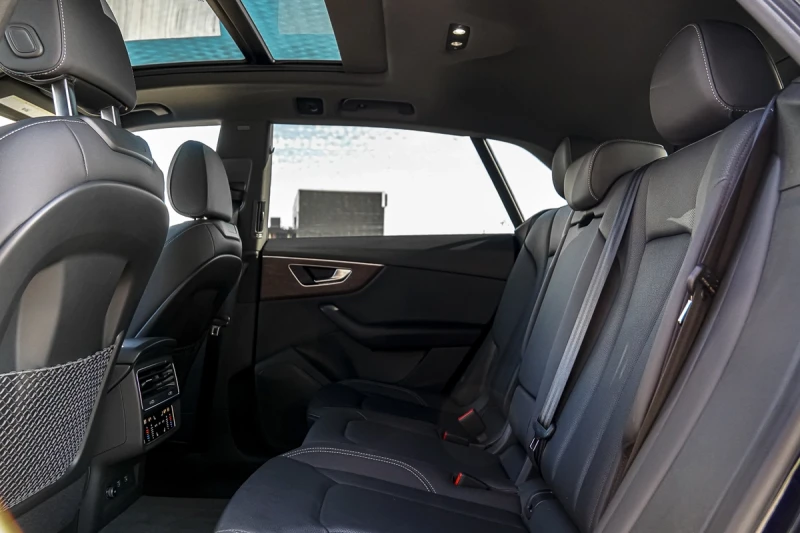 Audi Q8 CARFAX* АВТОФИНАНСИРАНЕ* БЕЗ ПЪРВОНАЧАЛНА ВНОСКА* , снимка 9 - Автомобили и джипове - 52898586