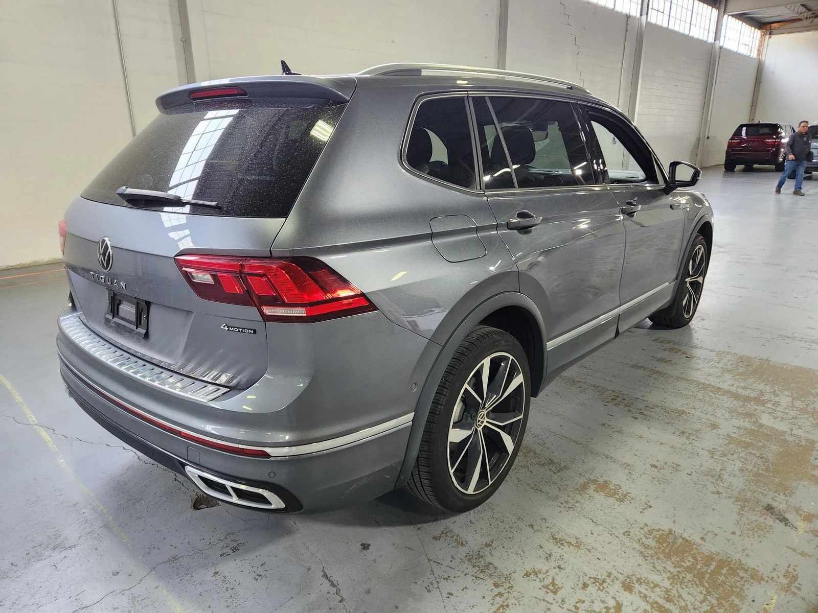 VW Tiguan SEL R-Line | Mobile.bg   3