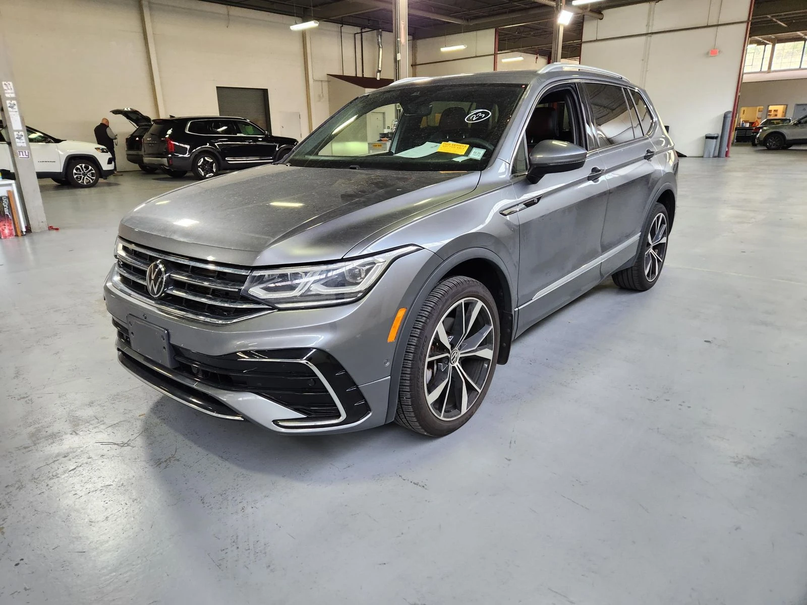 VW Tiguan SEL R-Line | Mobile.bg   1