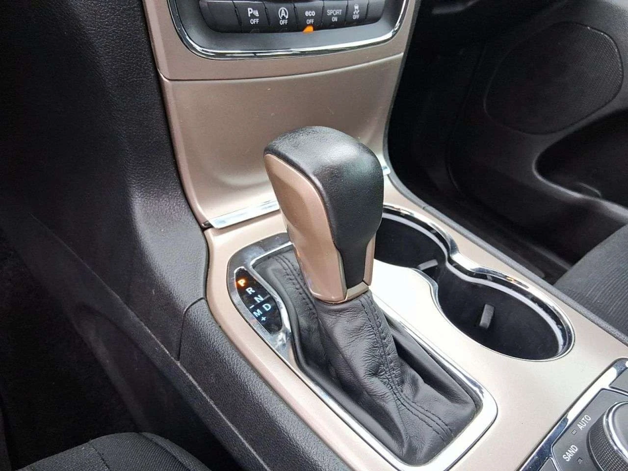 Jeep Grand cherokee LAREDO| ЗАДНА КАМЕРА| ПОДГРЕВИ| , снимка 16 - Автомобили и джипове - 55886948