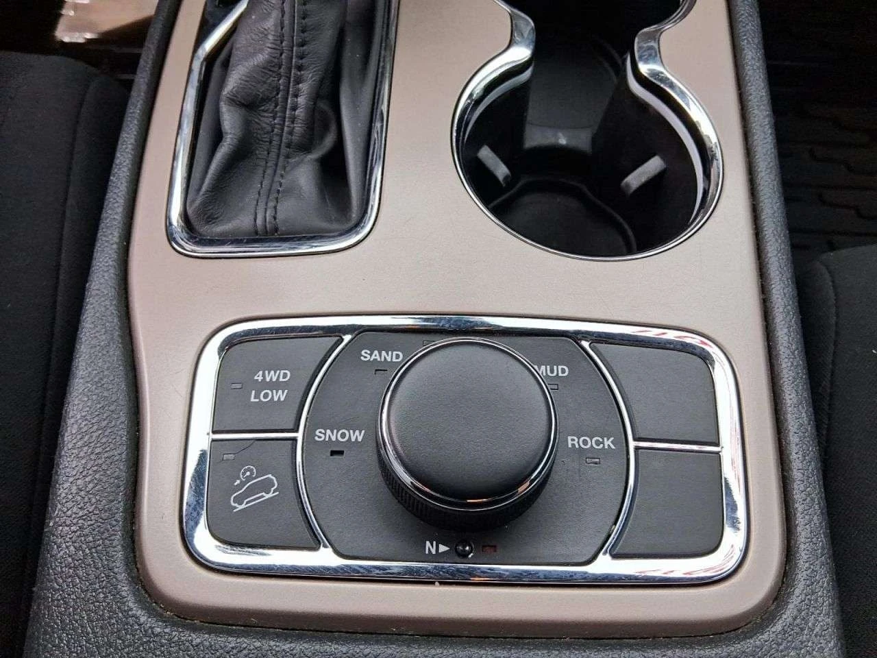 Jeep Grand cherokee LAREDO| ЗАДНА КАМЕРА| ПОДГРЕВИ| , снимка 17 - Автомобили и джипове - 55886948