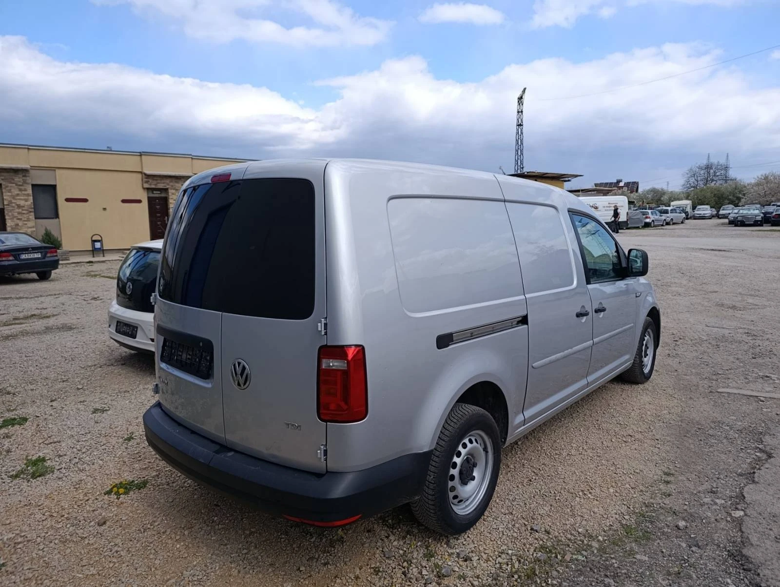VW Caddy MAXI, снимка 4 - Бусове и автобуси - 54398972
