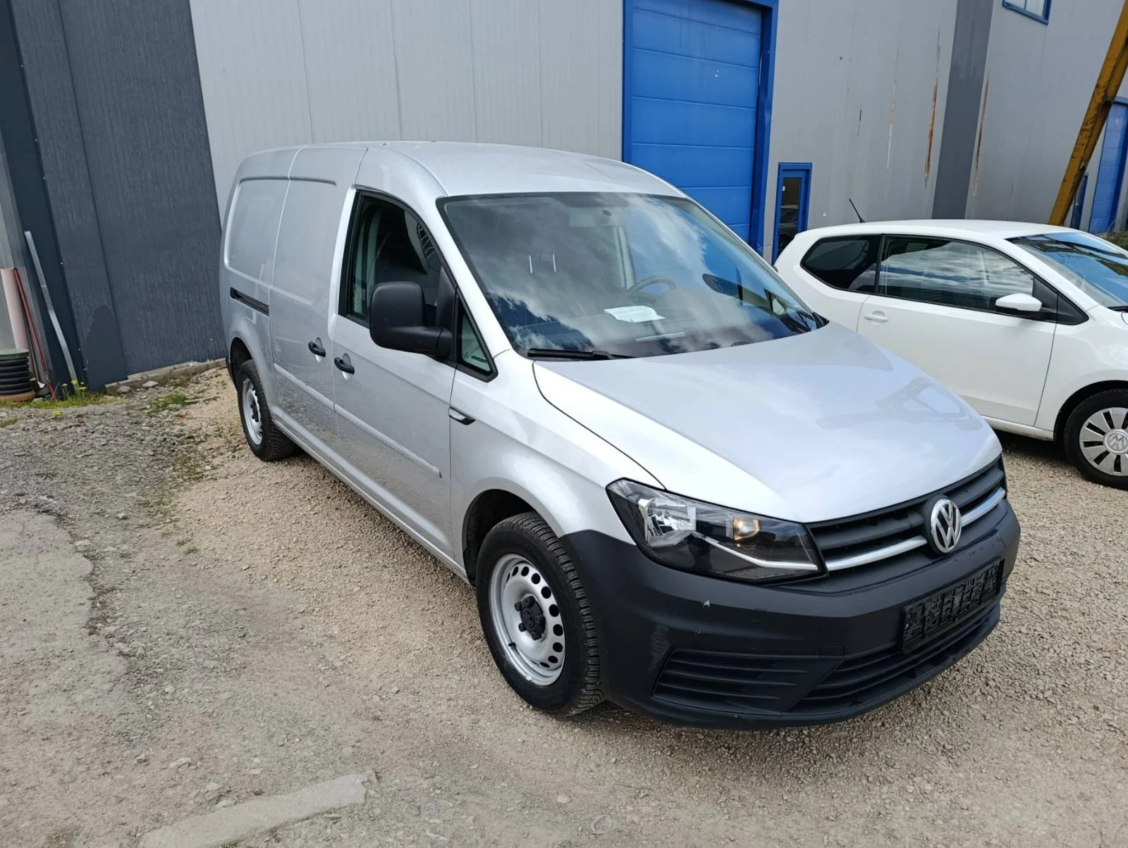 VW Caddy MAXI, снимка 2 - Бусове и автобуси - 54398972