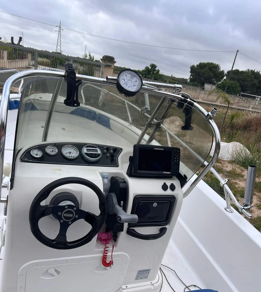 Лодка Ranieri Voyager 19 - изображение 5