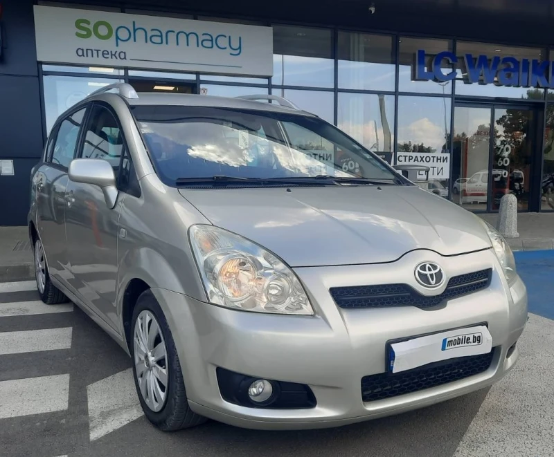 Toyota Corolla verso 2.2, снимка 2 - Автомобили и джипове - 47284360