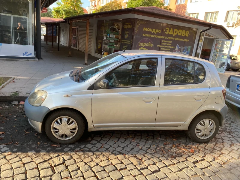 Toyota Yaris 1.0, снимка 3 - Автомобили и джипове - 47463076