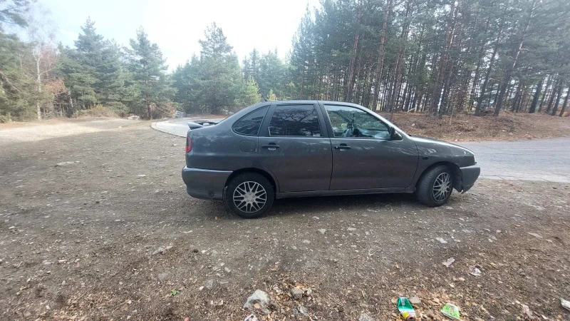 Seat Cordoba, снимка 10 - Автомобили и джипове - 48131663