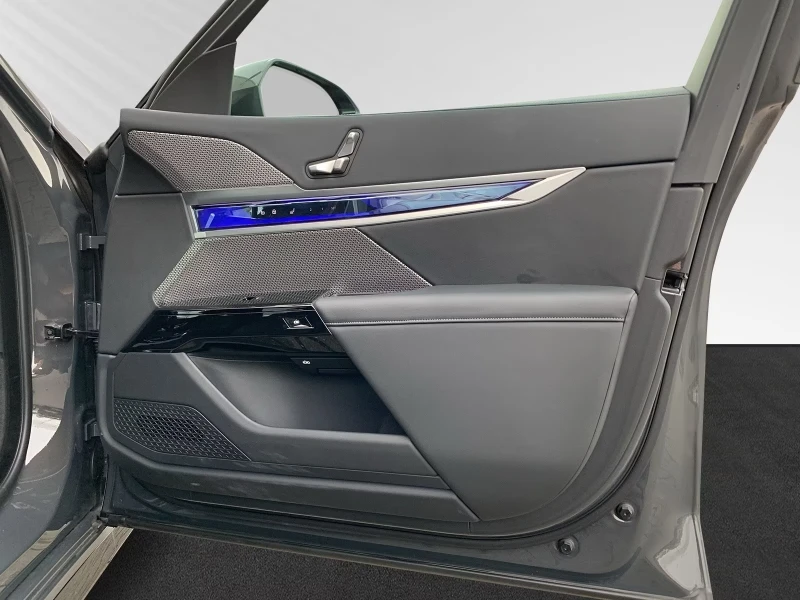 BMW 740 d xDrive SkyLoungeLUFT KeyGO 360 SzH 29Kkm #iCarbg, снимка 11 - Автомобили и джипове - 51995764