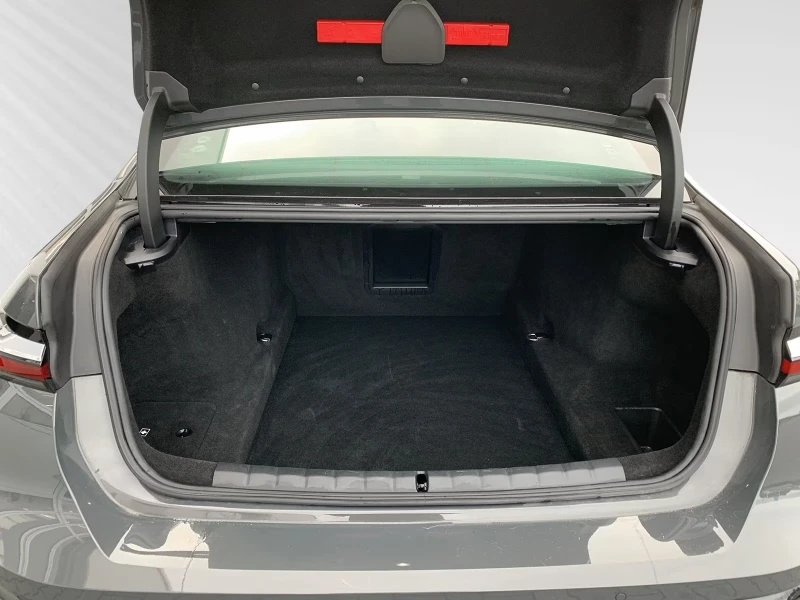 BMW 740 d xDrive SkyLoungeLUFT KeyGO 360 SzH 29Kkm #iCarbg, снимка 6 - Автомобили и джипове - 51995764