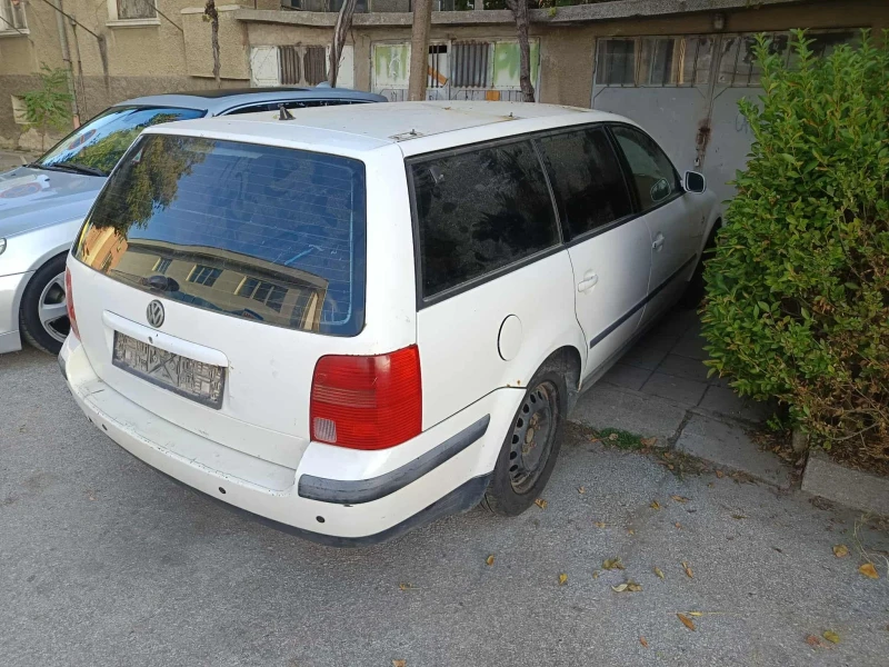 VW Passat 1.8 benzin, снимка 2 - Автомобили и джипове - 52717020