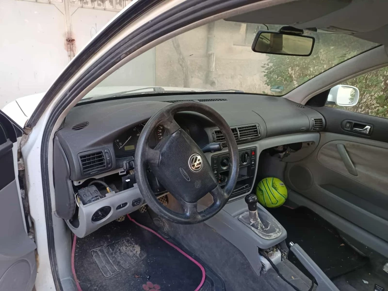 VW Passat 1.8 benzin, снимка 5 - Автомобили и джипове - 52717020