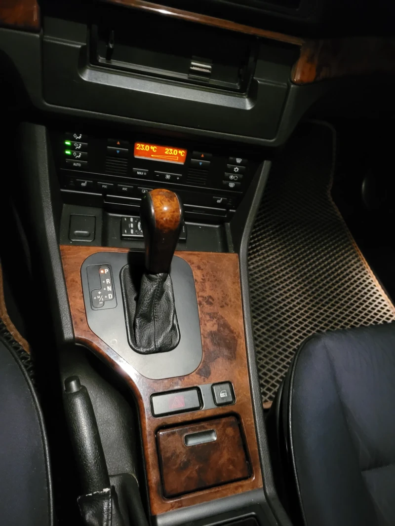 BMW 520, снимка 4 - Автомобили и джипове - 52276698