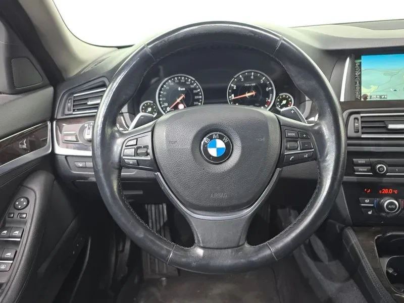 BMW 528 i, снимка 13 - Автомобили и джипове - 53856870