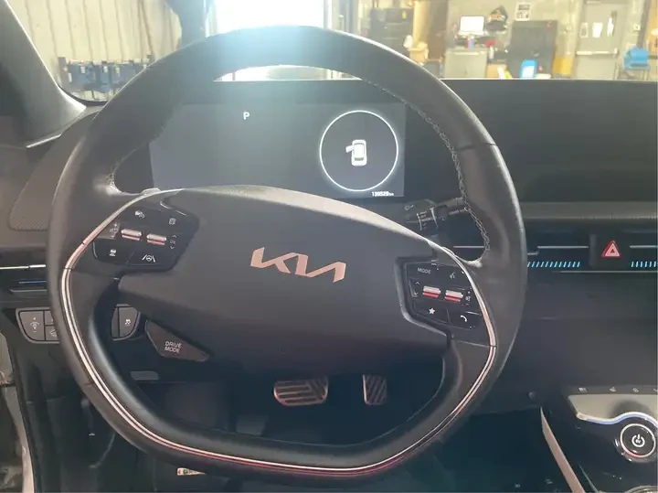 Kia EV6 AWD Long Range* GT-Line Pkg 1* 360* ОБДУХ , снимка 14 - Автомобили и джипове - 55691081