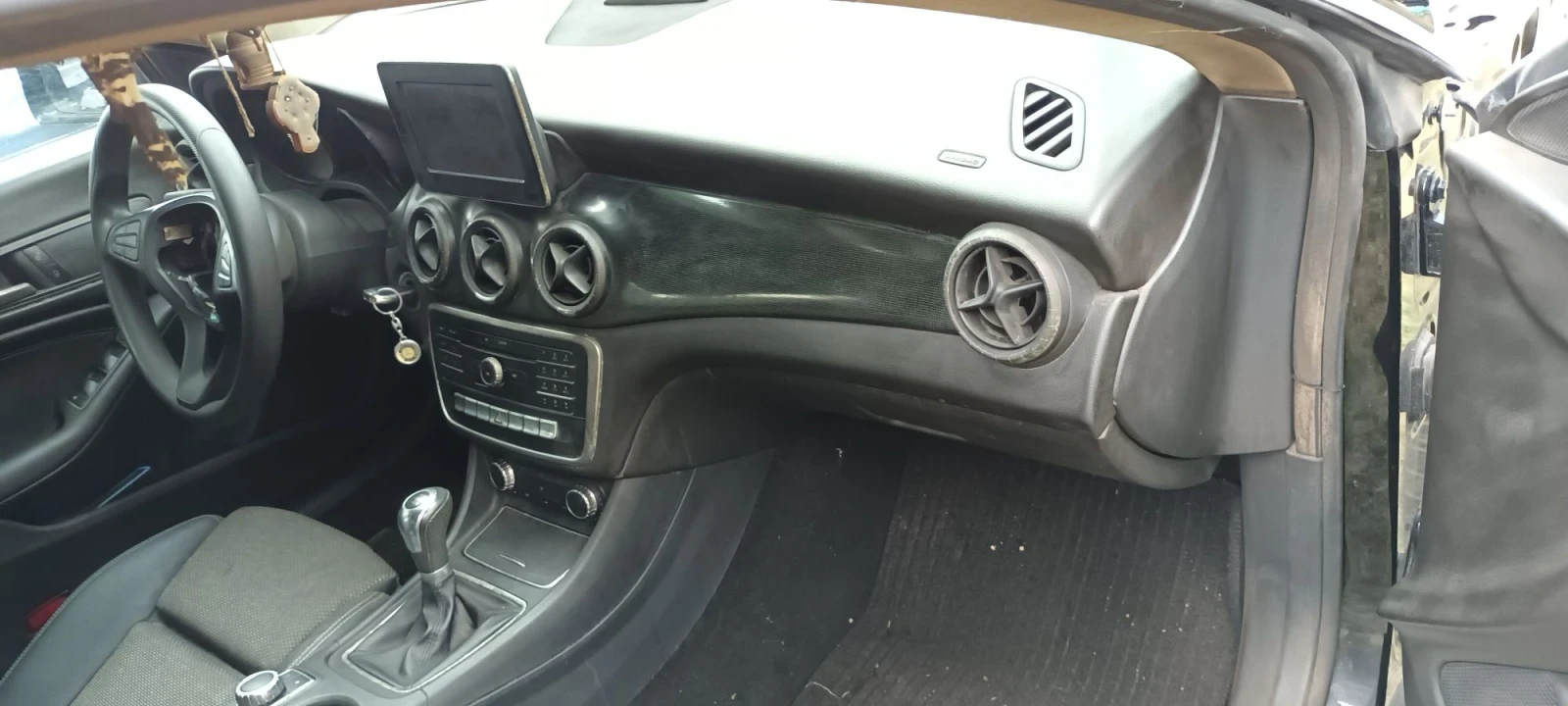 Mercedes-Benz CLA 180 180 CDI, снимка 9 - Автомобили и джипове - 47514217