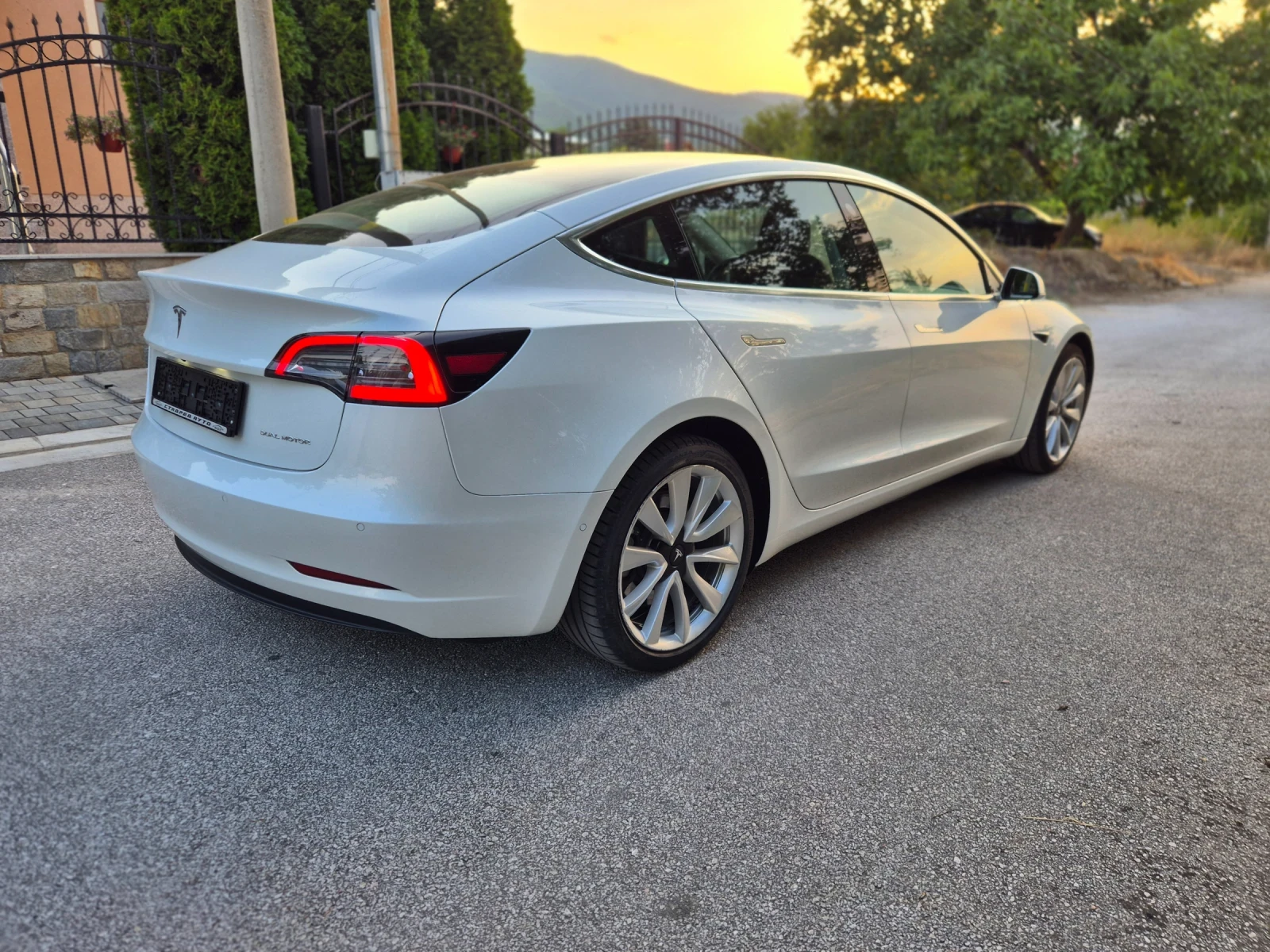 Tesla Model 3 Long Range/Dual Motor/166хил км. - изображение 4