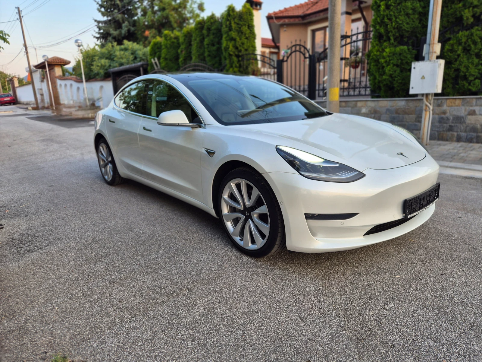 Tesla Model 3 Long Range/Dual Motor/166хил км. - изображение 2