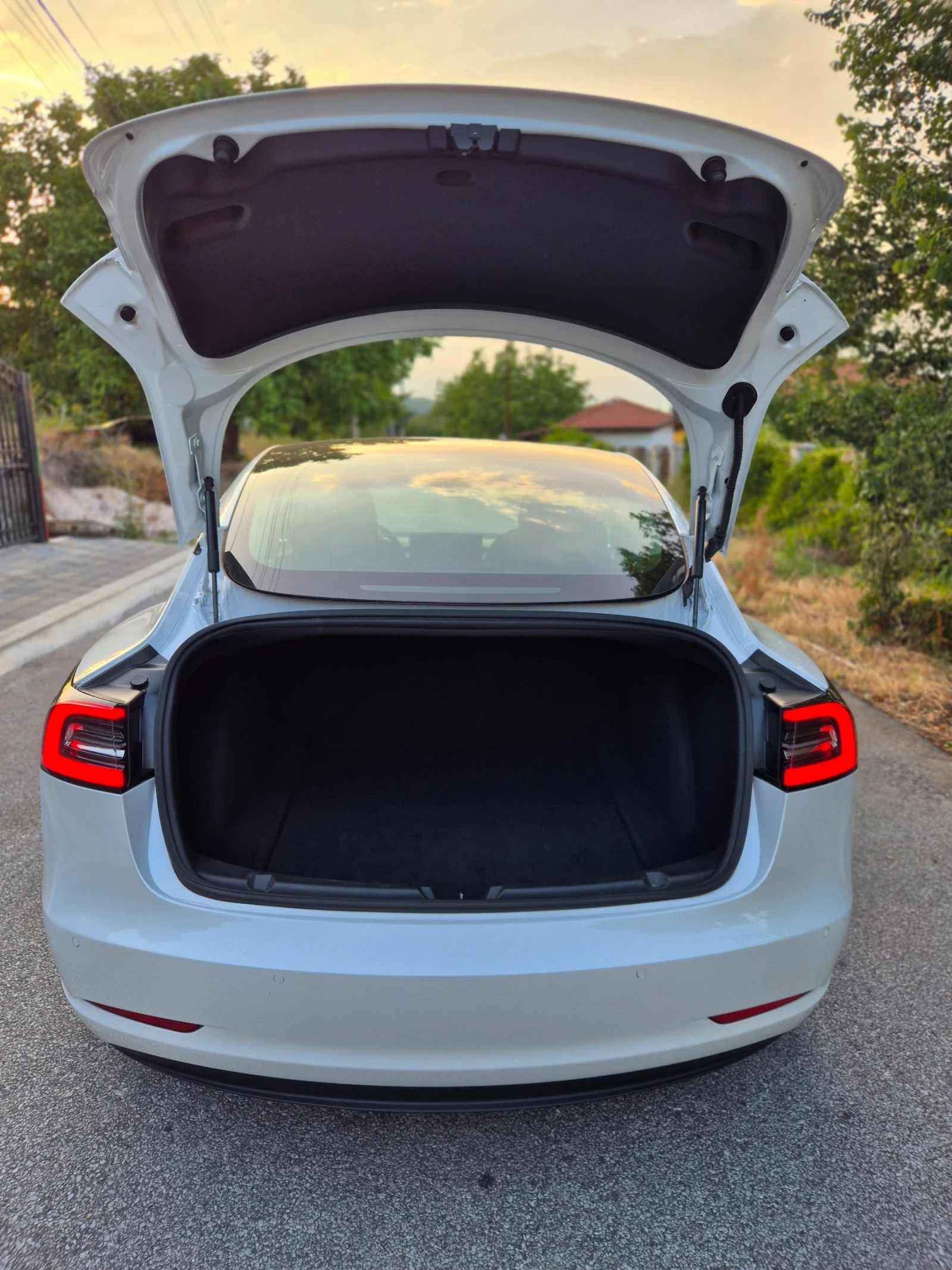 Tesla Model 3 Long Range/Dual Motor/166хил км. - изображение 7