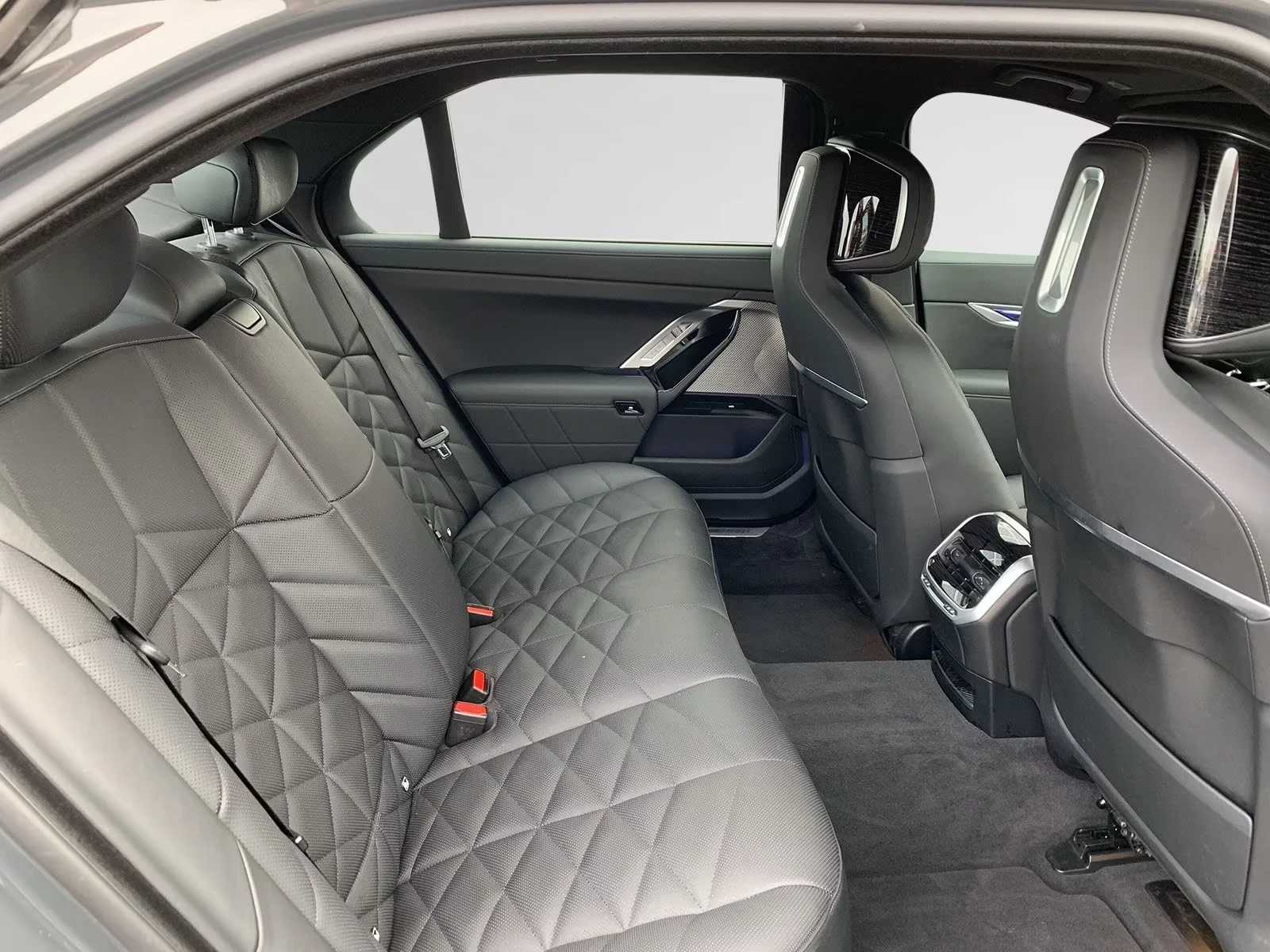 BMW 740 d xDrive SkyLoungeLUFT KeyGO 360 SzH 29Kkm #iCarbg - изображение 5