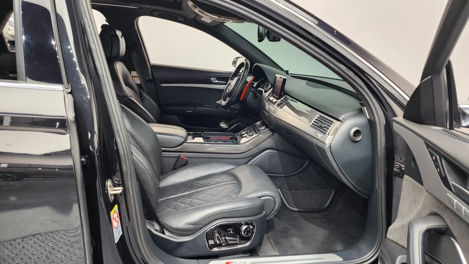 Audi S8 bang and olufsen * massage* distronic, снимка 5 - Автомобили и джипове - 54117125