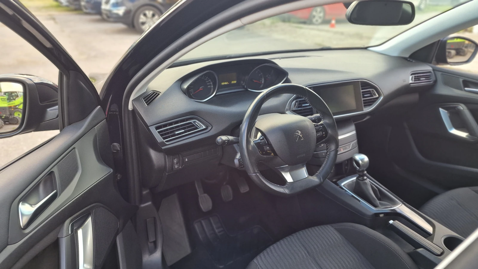 Peugeot 308 1.6i Active Нави хендсфри парктроник лед, снимка 8 - Автомобили и джипове - 54570406