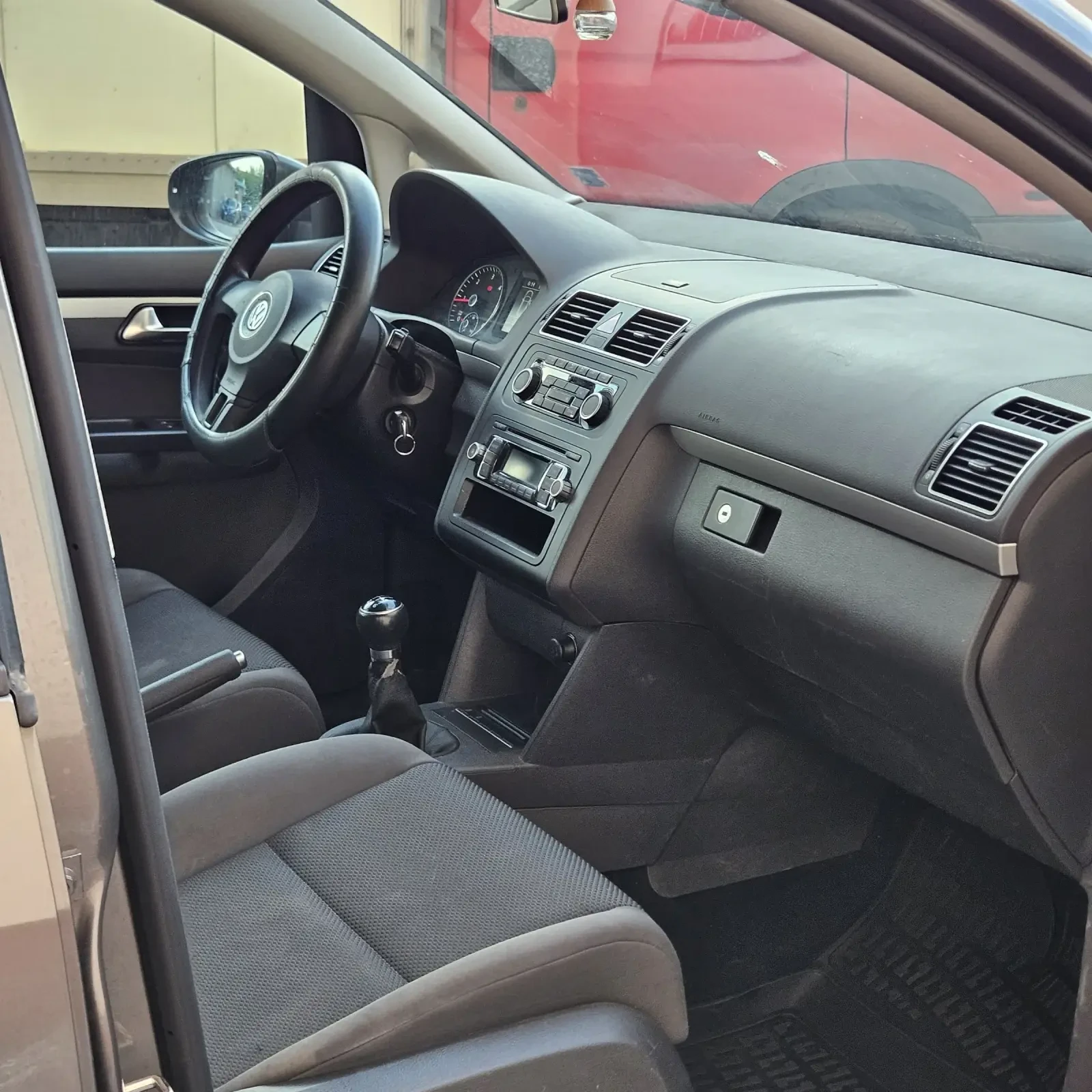 VW Touran, снимка 5 - Автомобили и джипове - 54724487