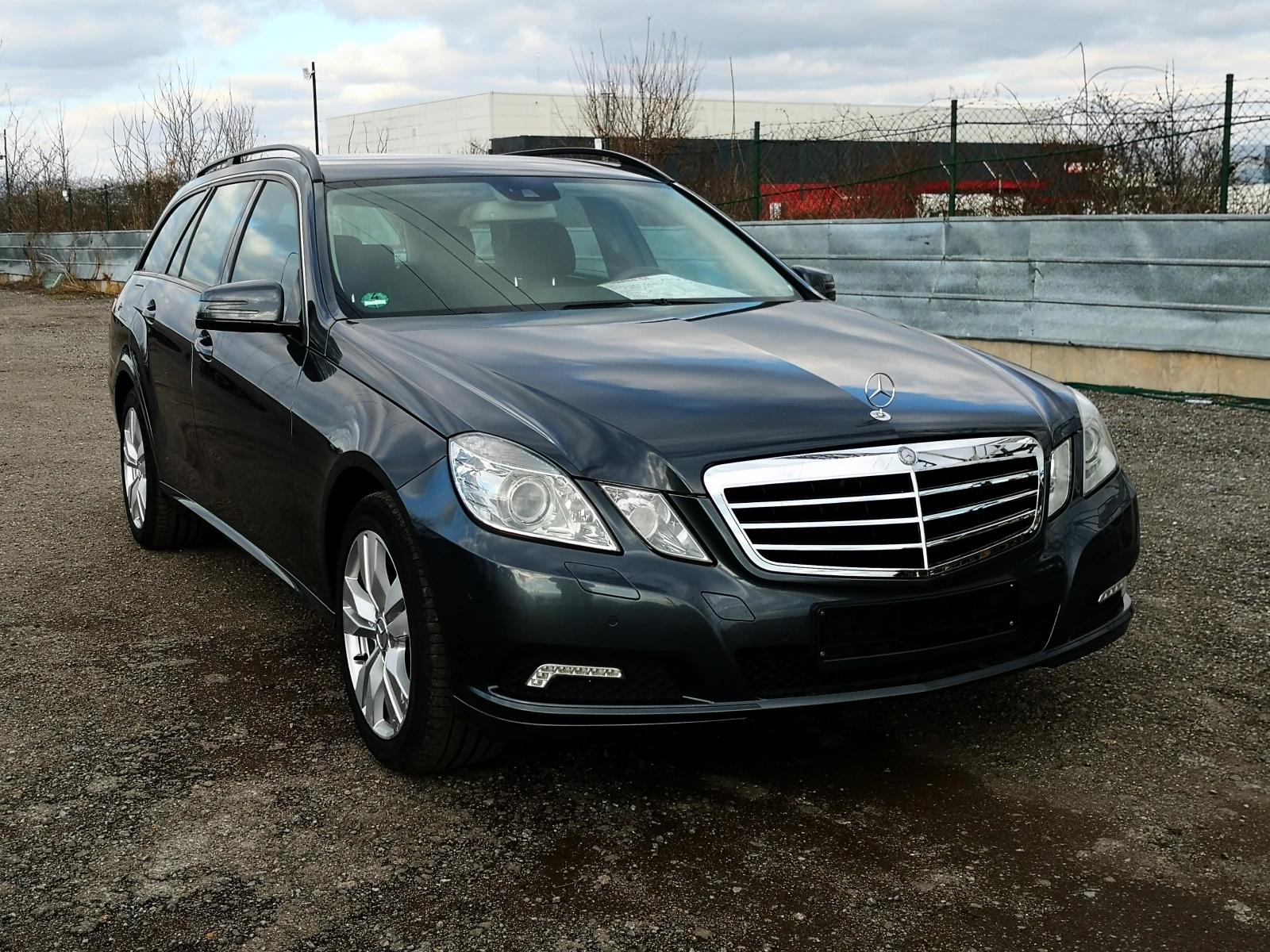 Mercedes-Benz E 200 i 184k.c. Euro 5, снимка 2 - Автомобили и джипове - 54932957