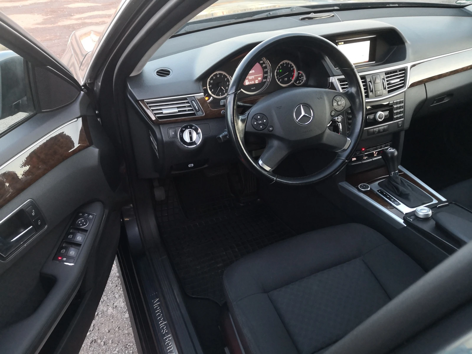 Mercedes-Benz E 200 i 184k.c. Euro 5, снимка 7 - Автомобили и джипове - 54932957