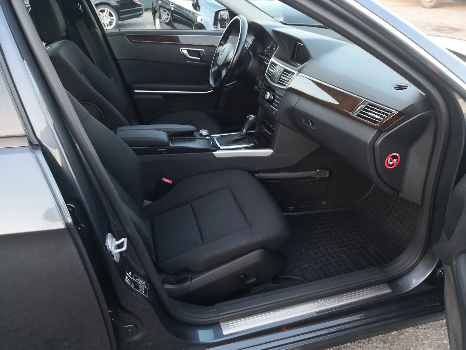 Mercedes-Benz E 200 i 184k.c. Euro 5, снимка 9 - Автомобили и джипове - 54932957