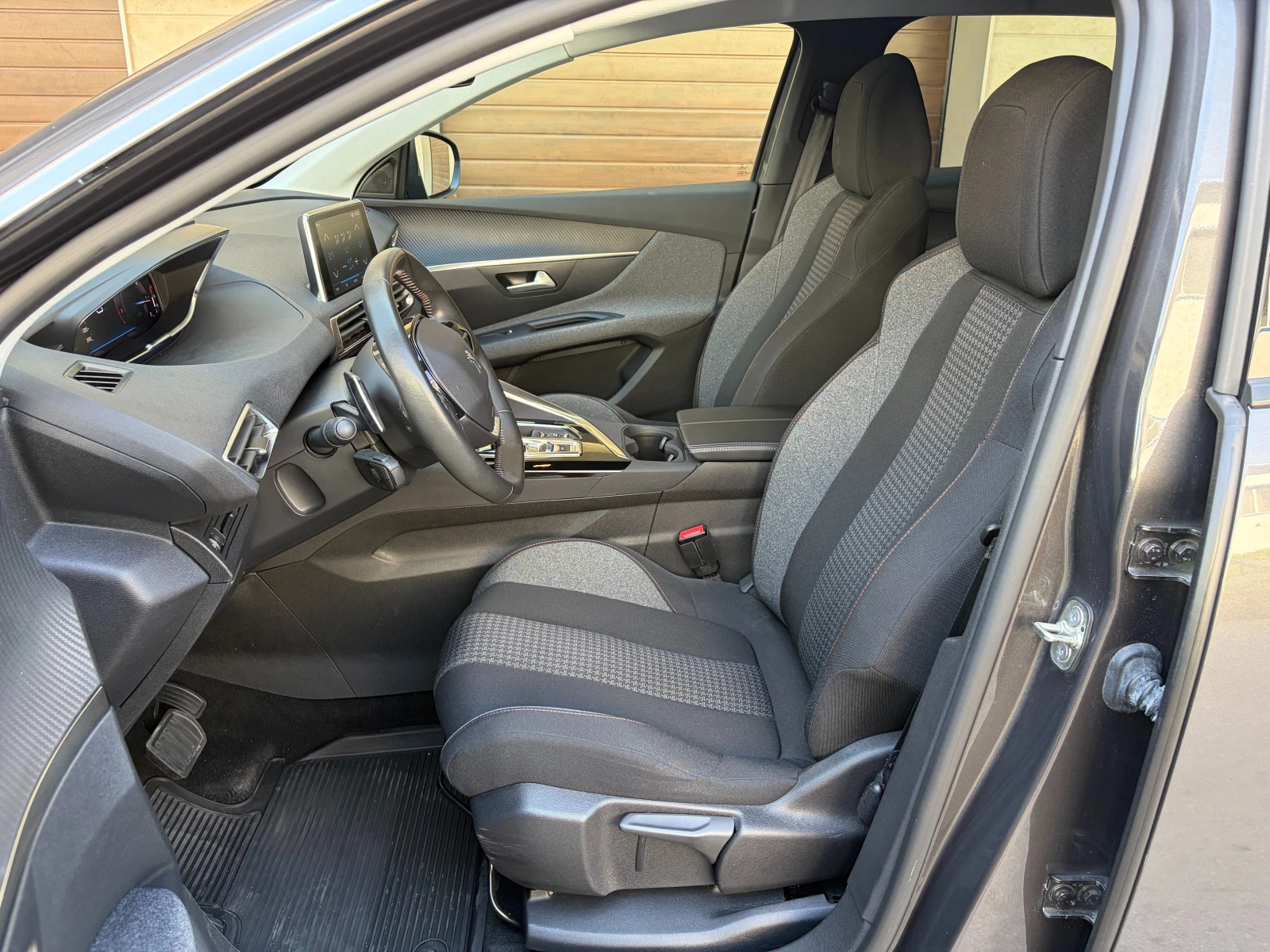 Peugeot 3008 1.5 BlueHDi Facelift, снимка 6 - Автомобили и джипове - 55627638