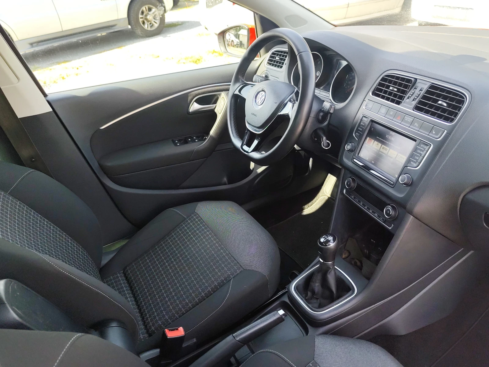 VW Polo 1.0 MPi   ЕВРО 6 УНИКАТ, снимка 6 - Автомобили и джипове - 55956772